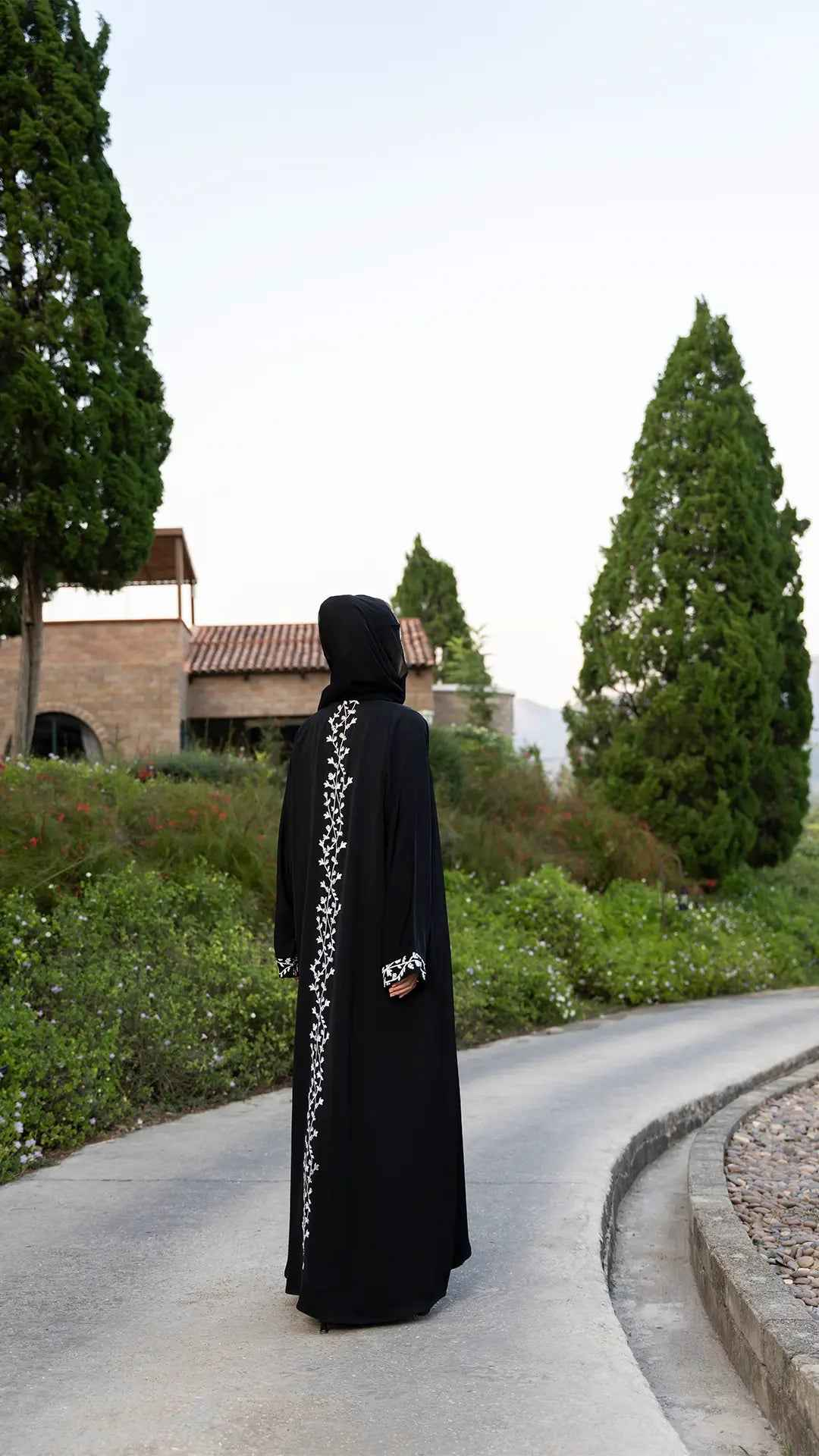 Embroidered-abayas-near-me